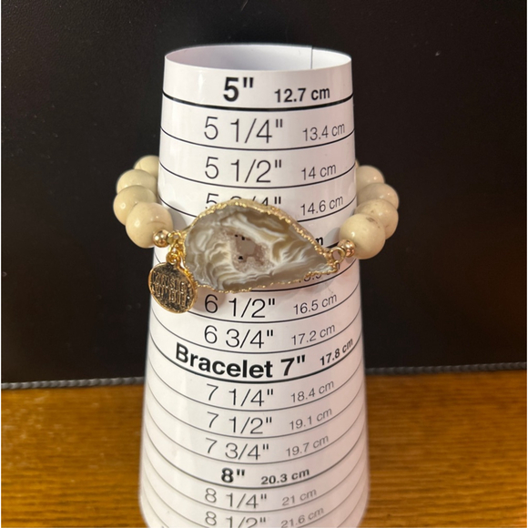 Women's Kinsley Armelle One Size Beige Gold Beaded Geode Bracelet - Picture 3 of 3